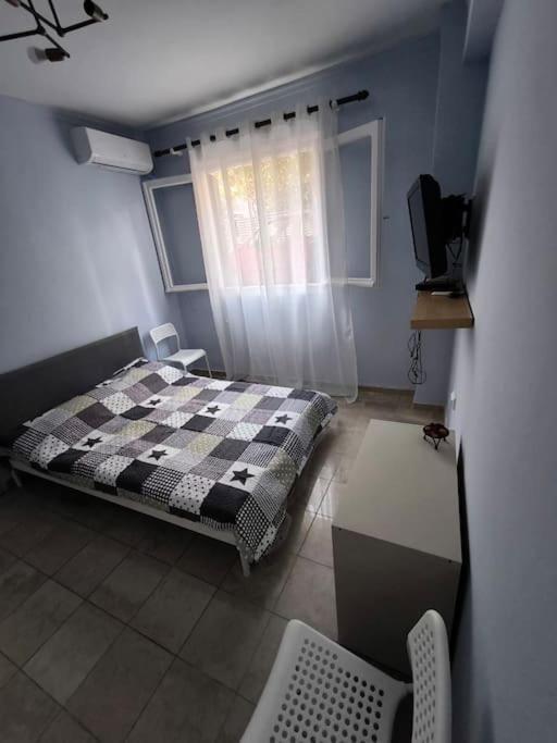 Apartment 50 Meters From The Beach Loutraki  Exterior photo