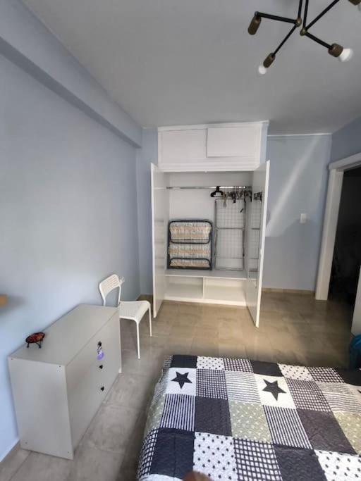 Apartment 50 Meters From The Beach Loutraki  Exterior photo